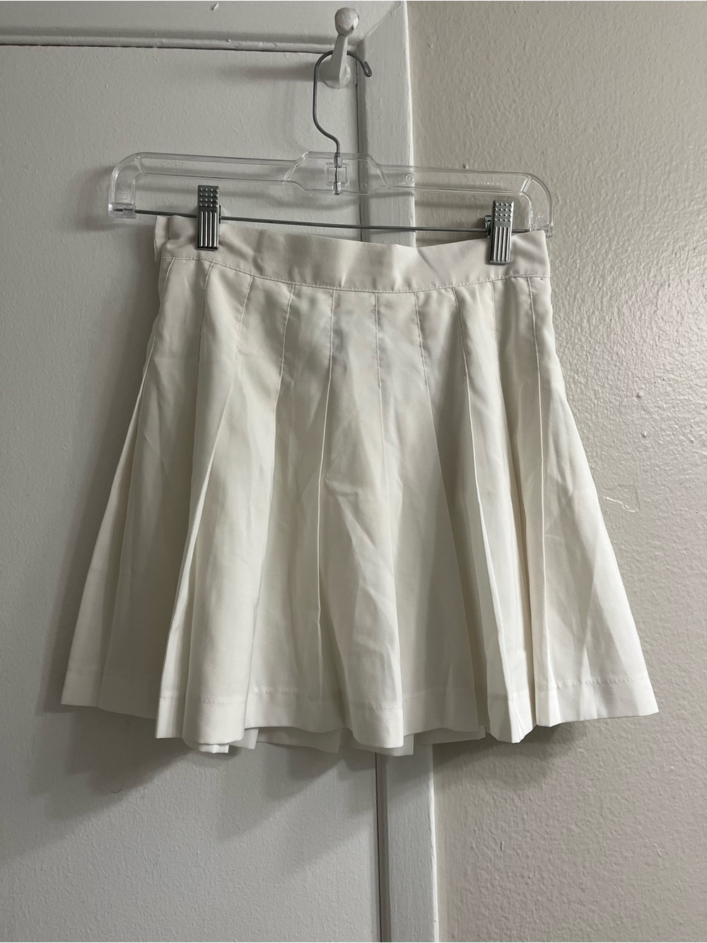 Vintage adidas trefoil Women’s Cream Pleated Mini Skirt